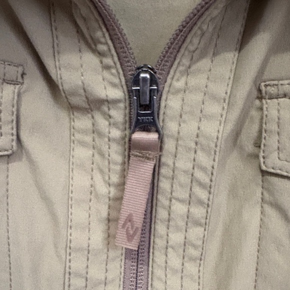 Eddie Bauer Women's Khaki Outdoor Vest - Picture 3 of 6